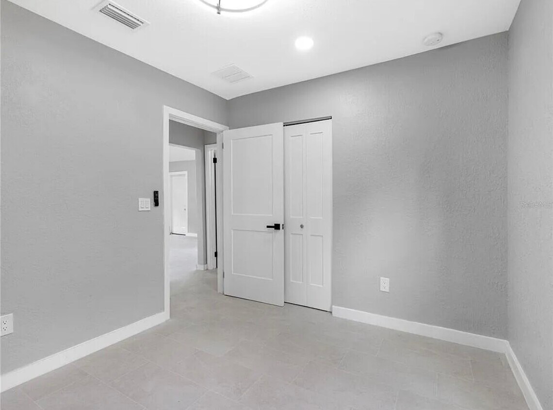 Foto principal - 2012 Flagler St