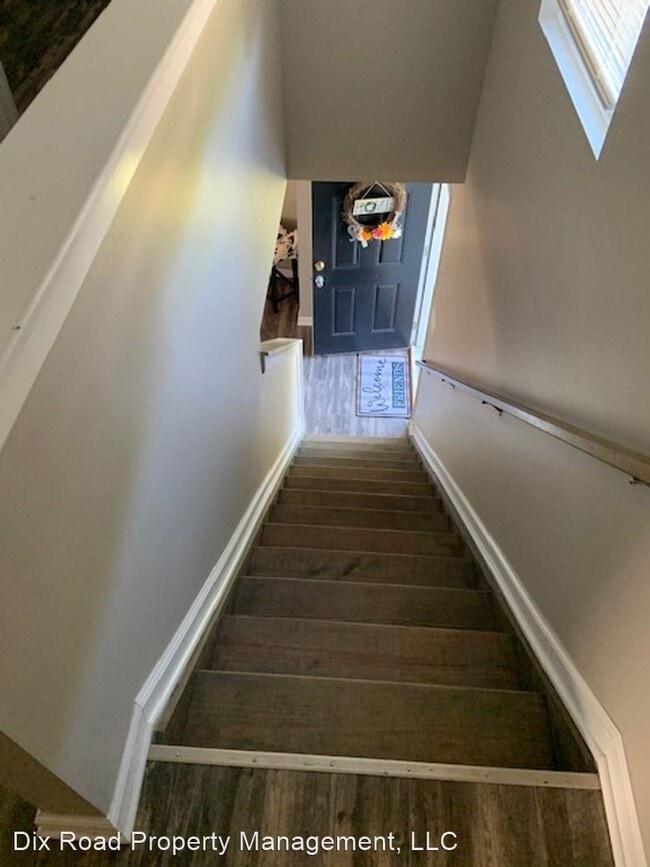 Building Photo - 4 br, 2.5 bath House - 121 Whisman Drive,