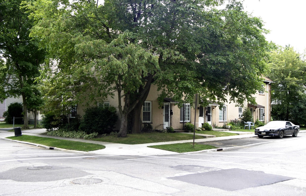 Primary Photo - 4379 Center St