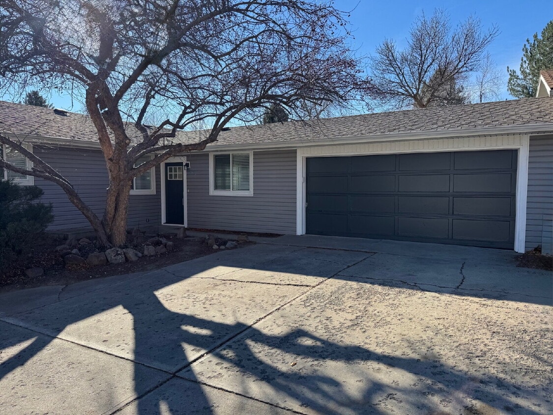 Charming Updated 3-Bed Oasis in Boulder with 2 Full Baths - Charming Updated 3-Bed Oasis in Boulder with 2 Full Baths