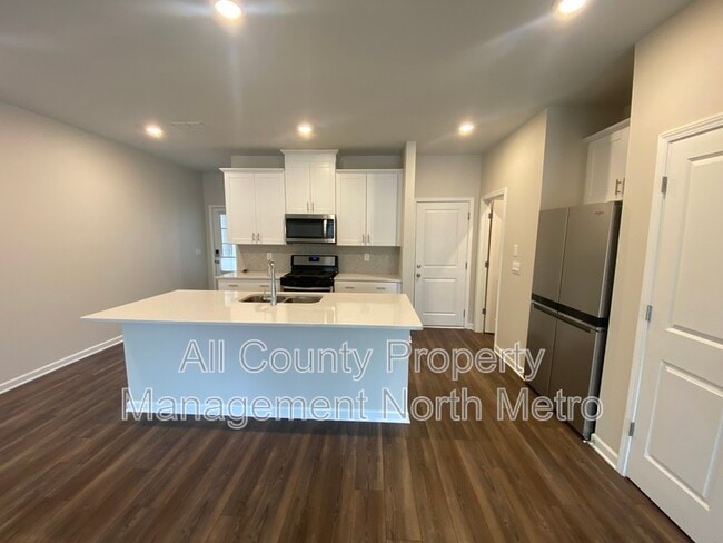 Building Photo - 168 Timberland Ave