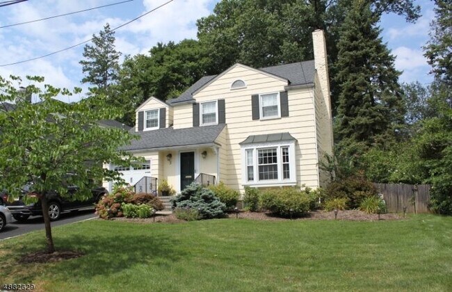 Building Photo - 3 Elmwood Pl