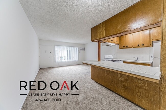 Building Photo - 15000 Moorpark St
