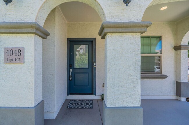 Building Photo - Gorgeous Corner Unit in Fincher Fields – L...