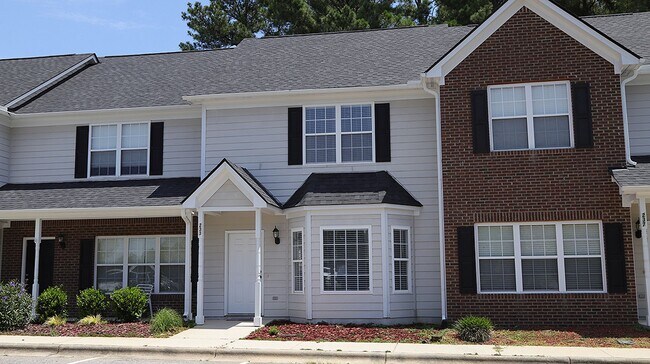 Foto del edificio - 2BR/2.5BA Clayton Townhouse