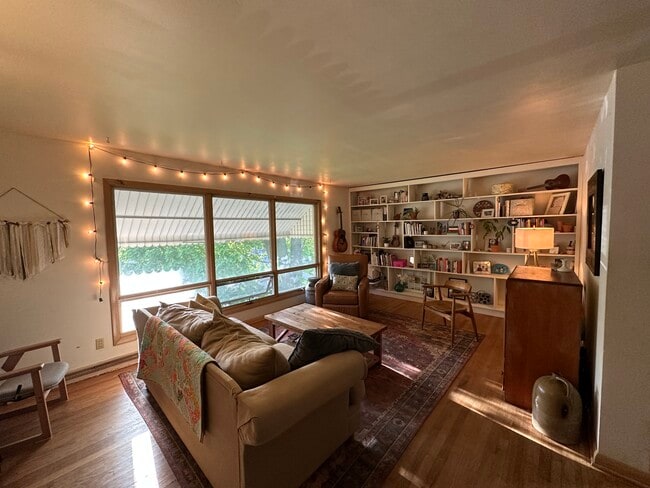 Foto del edificio - 305 N Midvale Blvd