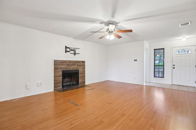 Foto del edificio - 1300 Tuxford Cove