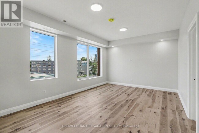 Photo du bâtiment - 42 McArthur Ave.