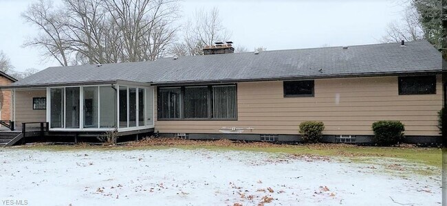 Building Photo - 3850 Northwood Dr SE
