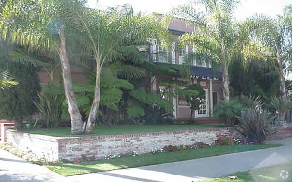 Foto del edificio - 2230 E Ocean Blvd