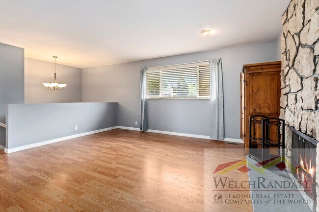 Foto del edificio - Cozy & Beautiful 4-Bed, 2-Bath Sandy Home ...