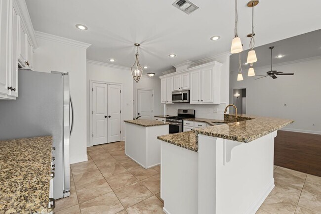 Building Photo - 404 Golden Leaf Ct