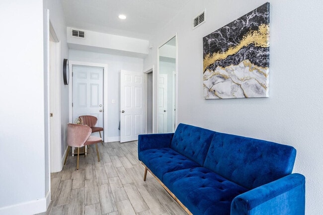 Building Photo - 4501 Loring Pl