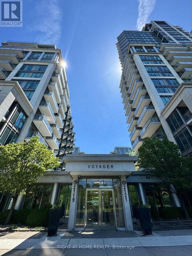 Building Photo - 2121 Lake Shore Blvd W