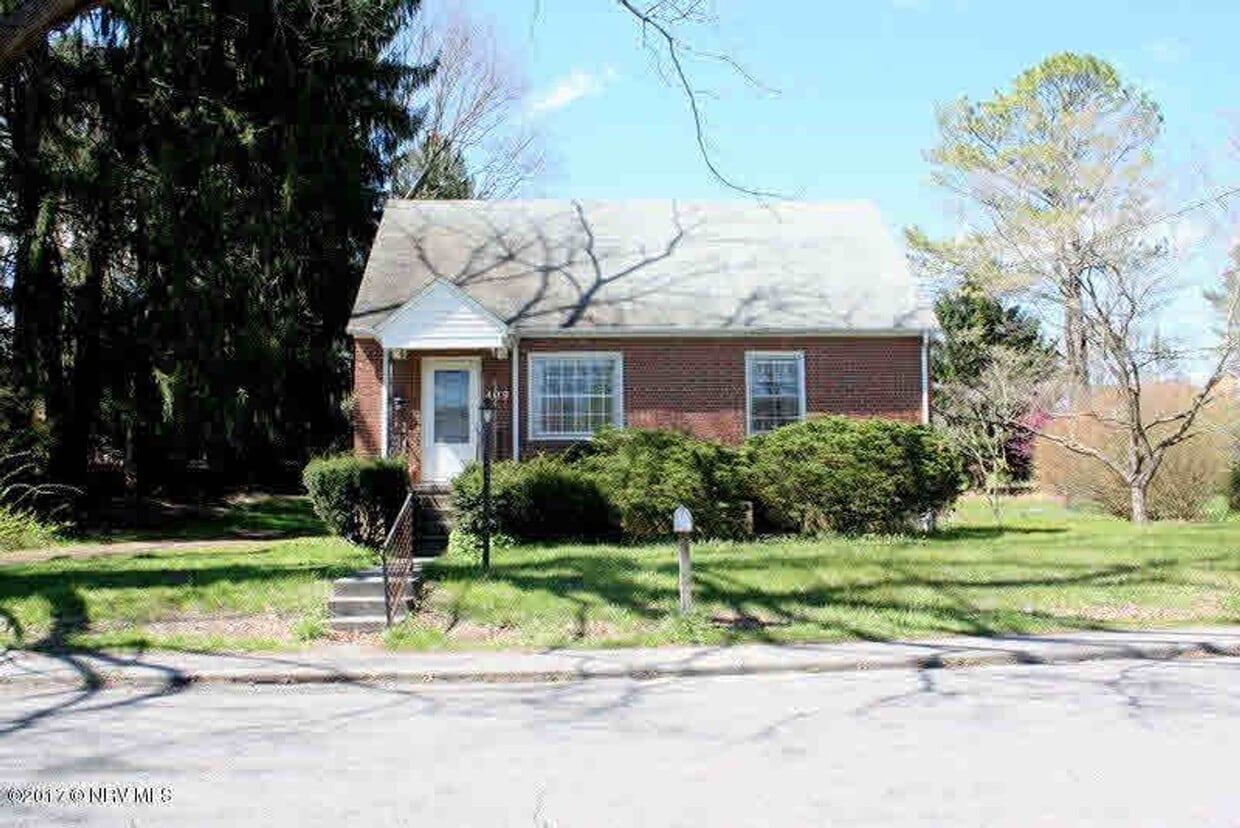 Charming Blacksburg Home with Spacious Bas... - Charming Blacksburg Home with Spacious Bas...
