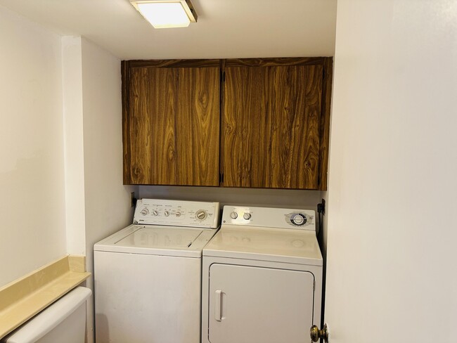 Building Photo - 736 7th Way