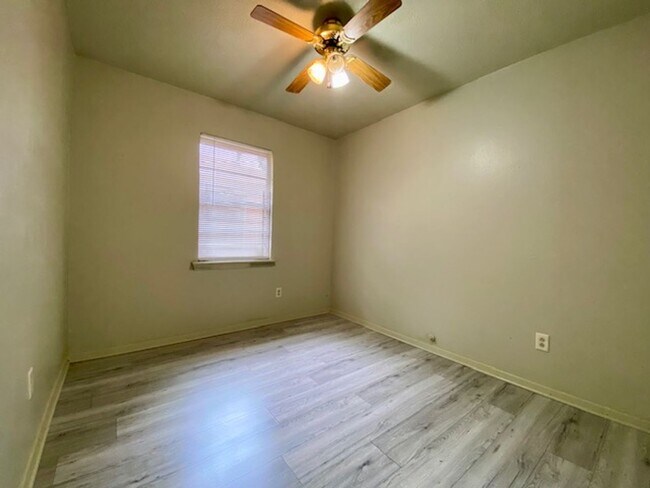 Building Photo - Quaint 3 Bedroom 1 Bath Home in Shreveport!