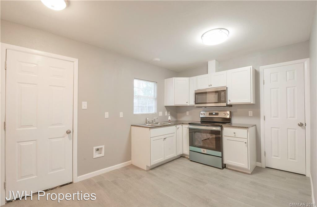 Building Photo - 3 br, 1 bath House - 1348 Michael St