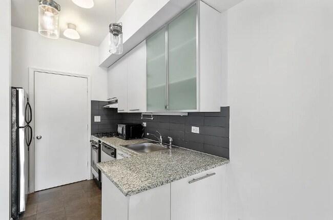 Foto del edificio - 357 W 15th St