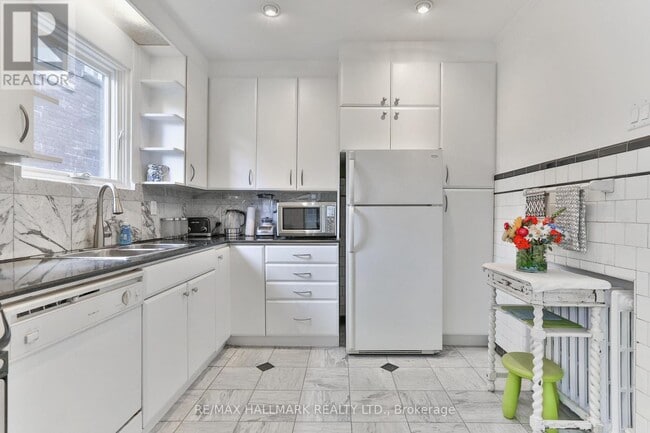 Building Photo - 321 Palmerston Blvd