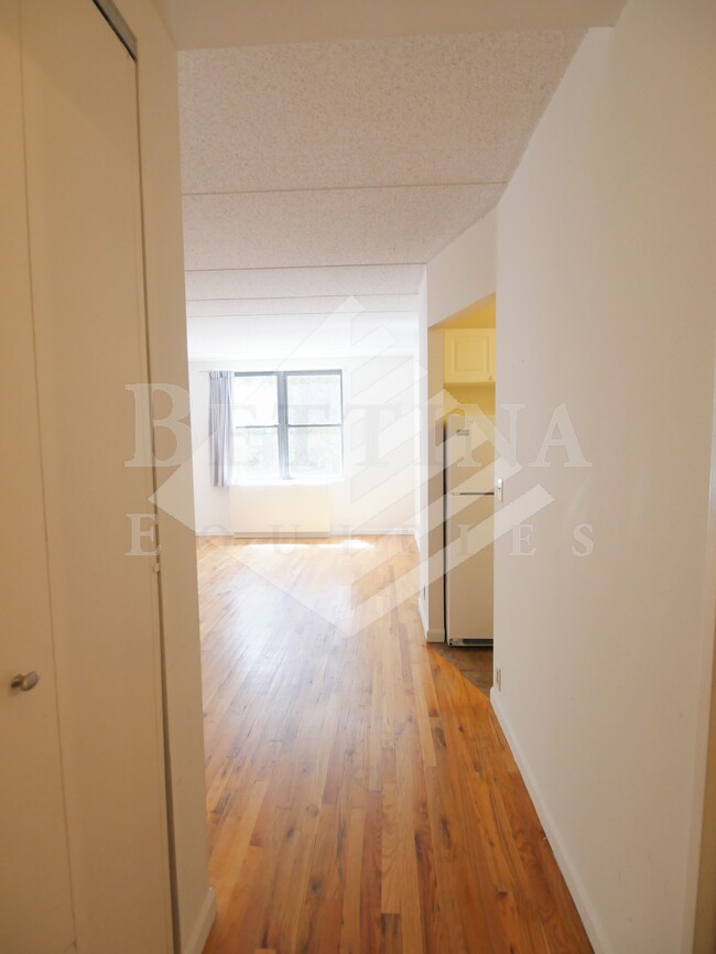 Foto del interior - 94 East 4th Street- 2 Months Free!