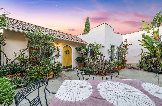 Building Photo - 2525 Verbena Dr