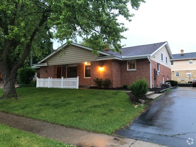 Building Photo - 2652 N 124th St