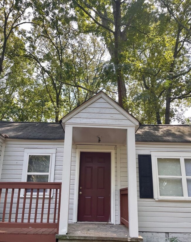 Building Photo - Adorable 2 Bed/1 Bath Bungalow in Forest P...