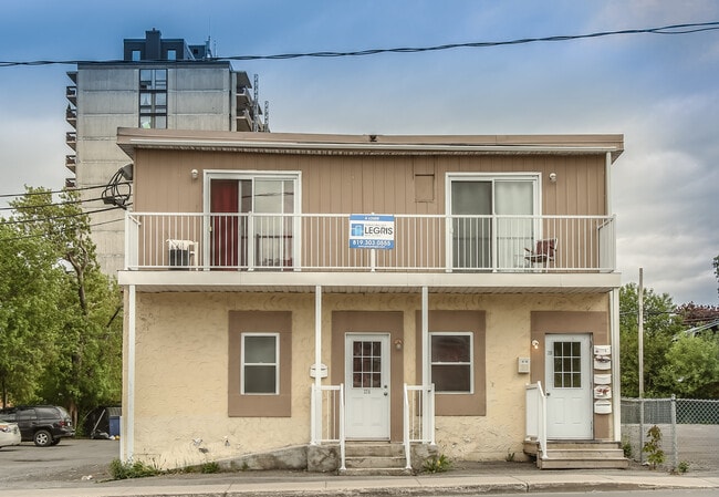Building Photo - Bachelor Apartment in Gatineau