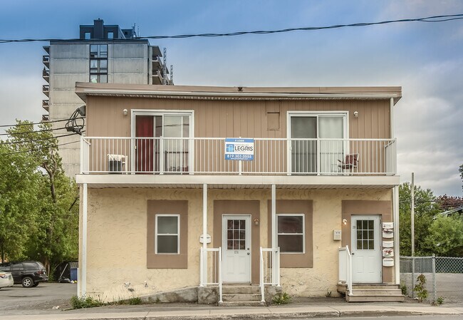 Photo du bâtiment - Bachelor Apartment in Hull - Prime location