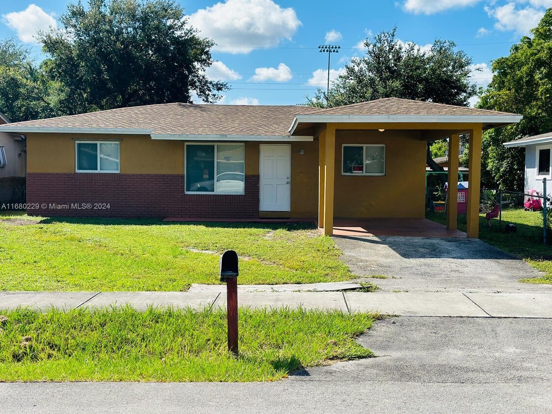 Foto principal - 2620 NW 14th Ct