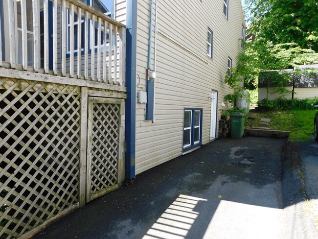 Building Photo - 2546 Brunswick St