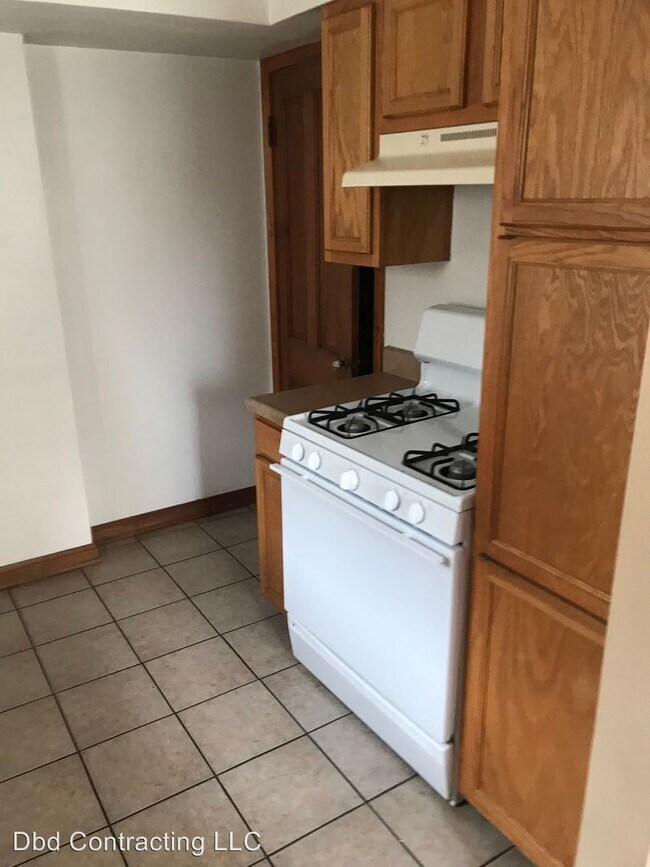 Building Photo - 2 br, 1 bath Apartment - 504 E Rudisill Blvd