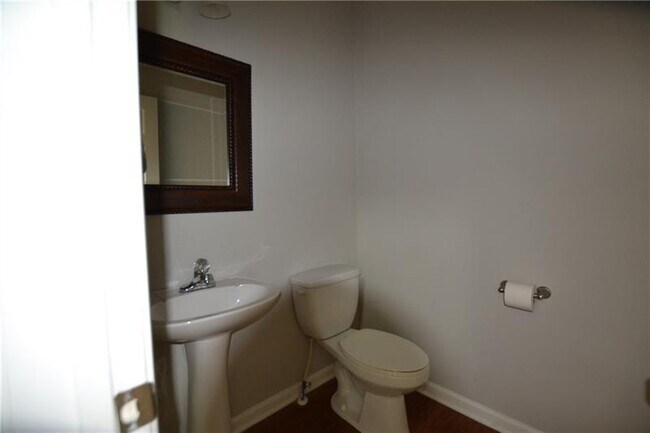 Foto del edificio - 6025 Ellington Cove