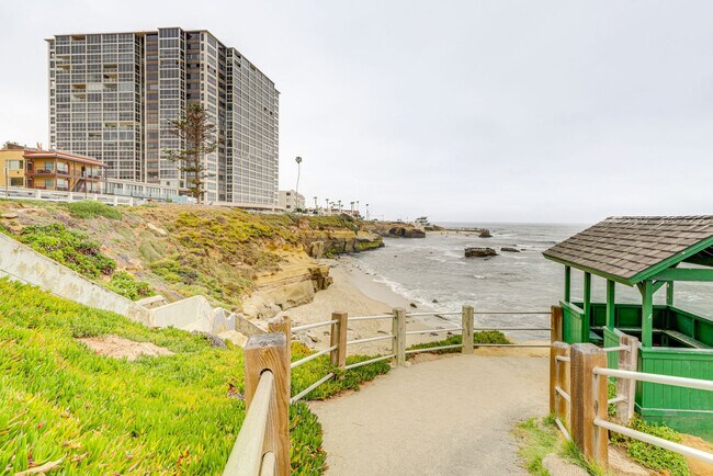 Foto del edificio - 1039 Coast Blvd