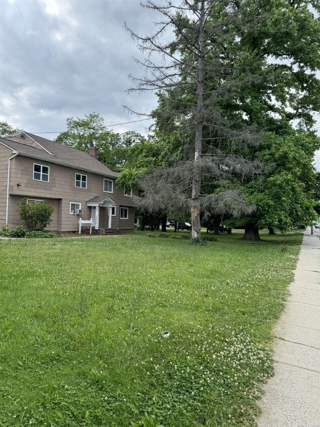 62 Wheeler Rd, Central Islip, NY 11722 House Rental in Central Islip