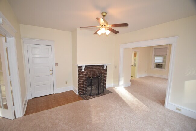 Living Room - 900 Grandview Ave