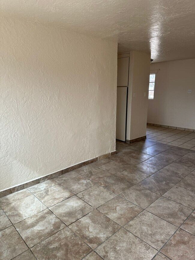 Foto del edificio - Great 1 Bed 1 Bath located near NMSU
