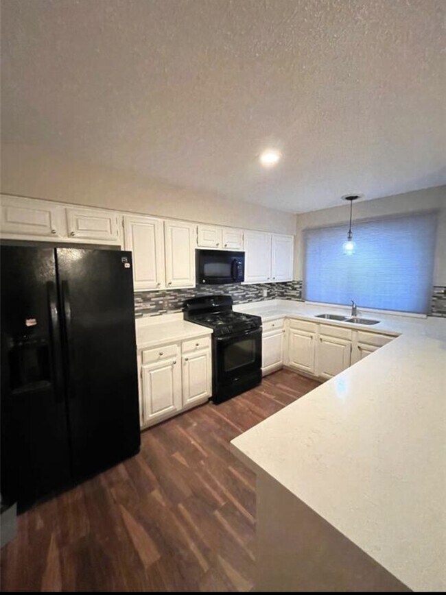Foto del edificio - 11223 Willow Field Dr
