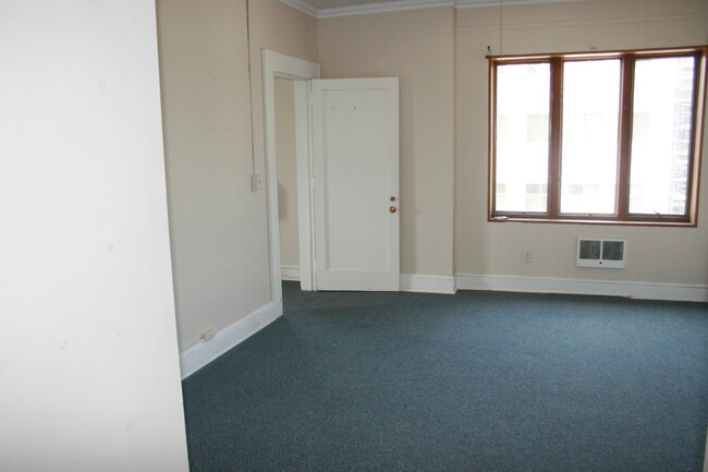 Building Photo - 1 bedroom apartment on Main Street Henders...