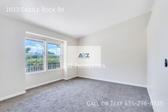 Building Photo - 1033 Castle Rock Rd