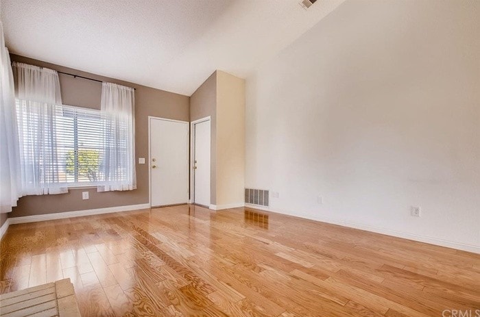 Building Photo - Charming 2 Bedroom 1 Bathroom
