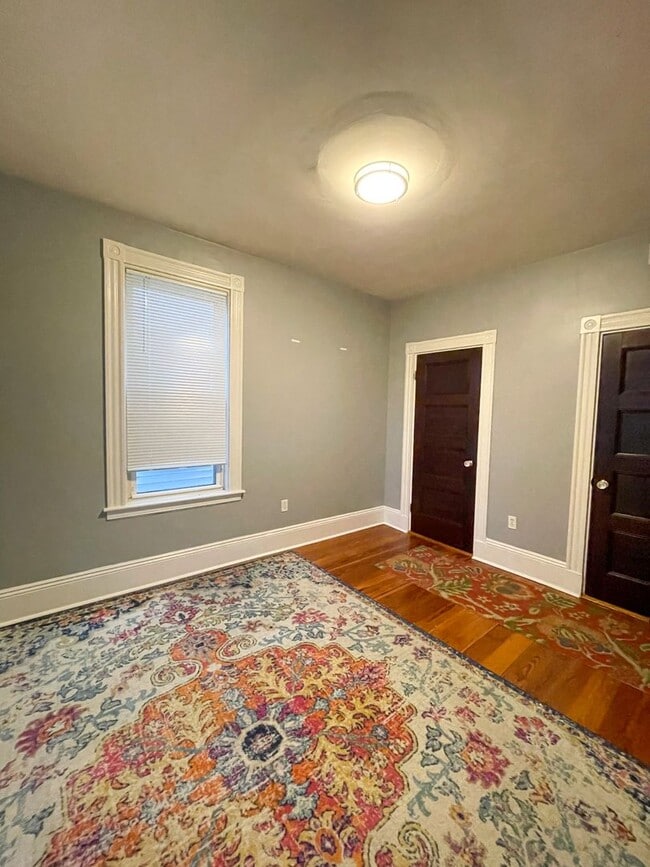 Building Photo - South Boston 3bed / 1bath available January 1 2026 - $3200
