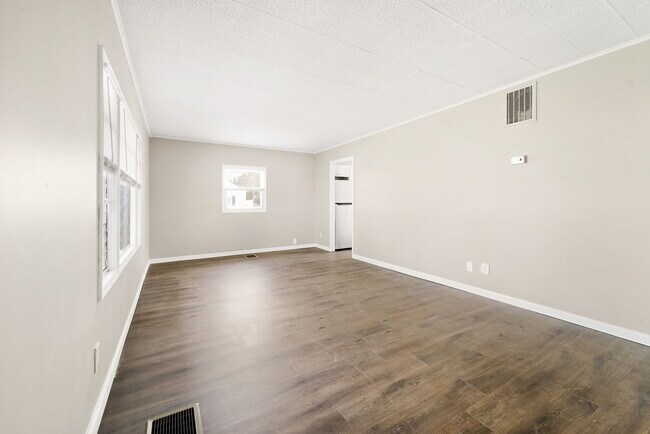 Building Photo - 14621 Agnes St