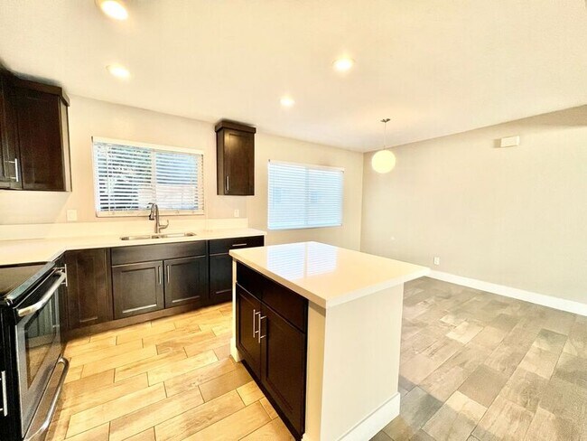 Building Photo - 4262 Highland Ave