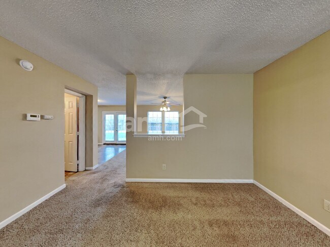 Foto del edificio - 2092 Fullwood Dr