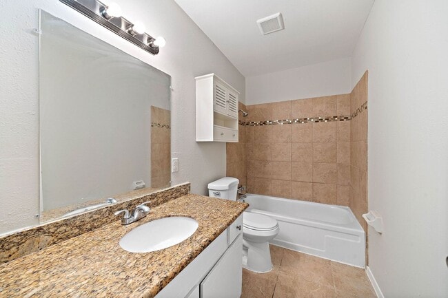 Building Photo - Spacious 3-Bedroom, 2-Bath Home with Moder...