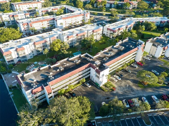 Building Photo - 3776 Inverrary Blvd