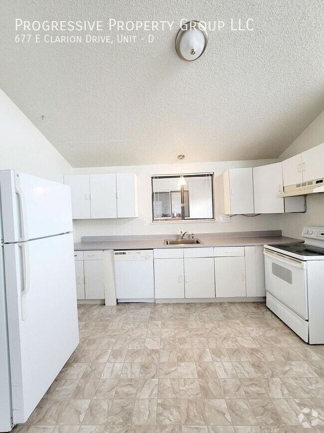 Building Photo - 677 E Clarion Dr