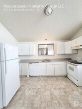 Building Photo - 677 E Clarion Dr